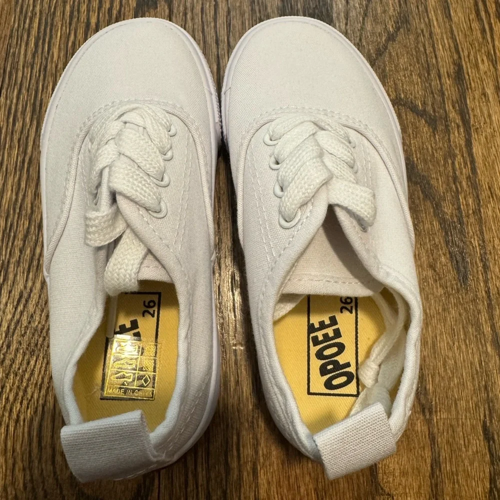 OPOEE White Canvas Lace-Up Sneakers – Toddler EU 26 (US 9)